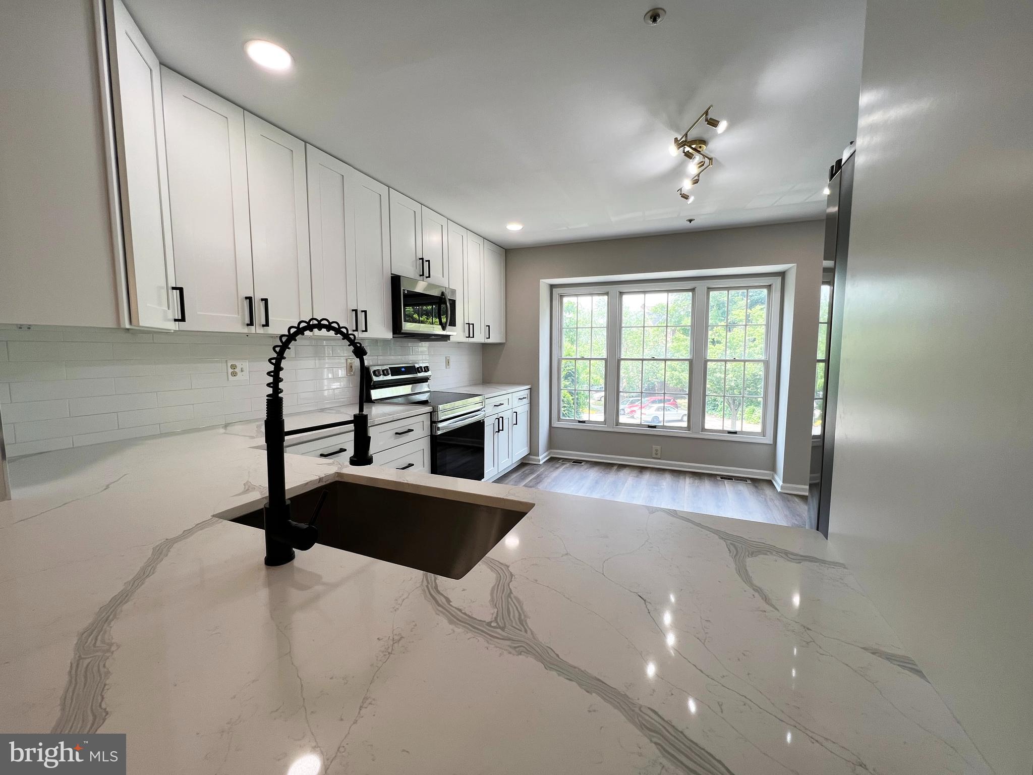 9208 Ispahan Loop Laurel, MD 20708 - Photo 3 of 16