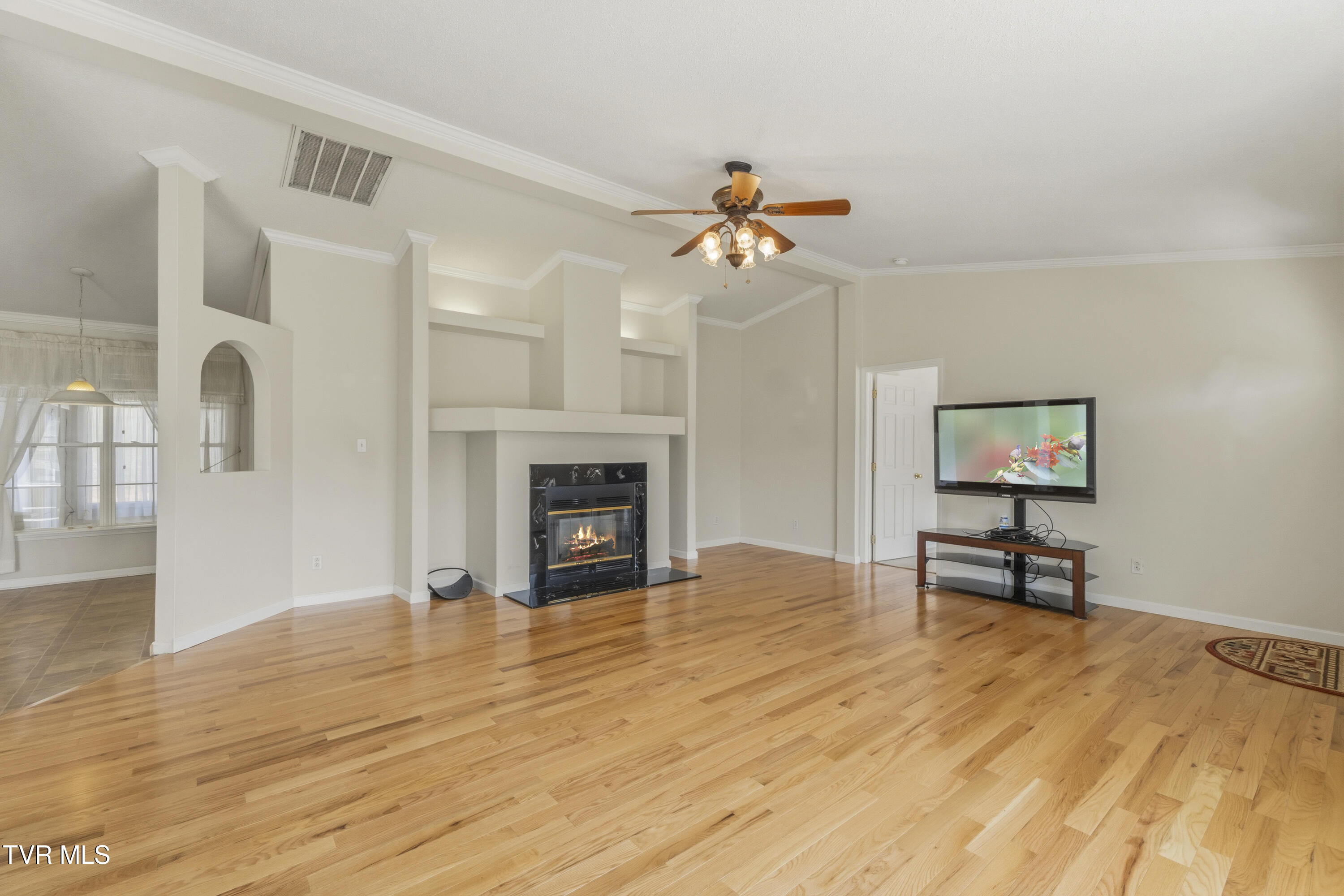 4061 Carters Valley Road Church Hill, TN 37642 - Photo 24 of 54 living room