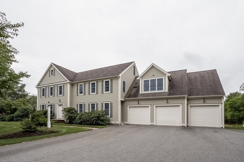 115 Bullivant Farm Road Marion, MA 02738 - Photo 10 of 30 a front view of a house with a yard
