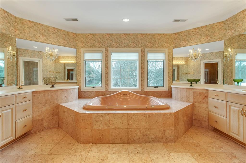 63 Spring Valley Lane Pittsburgh, PA 15238 - Photo 20 of 25 Gallery Image 20