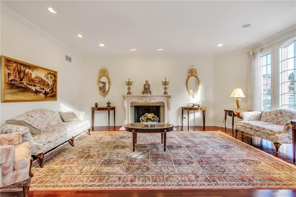 63 Spring Valley Lane Pittsburgh, PA 15238 - Photo 3 of 25 Gallery Image 3