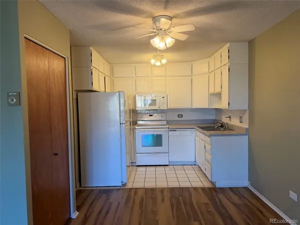 $1,800 | 350 South Clinton Street, Unit 10C, Denver, CO 80247