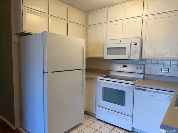 $1,800 | 350 South Clinton Street, Unit 10C, Denver, CO 80247