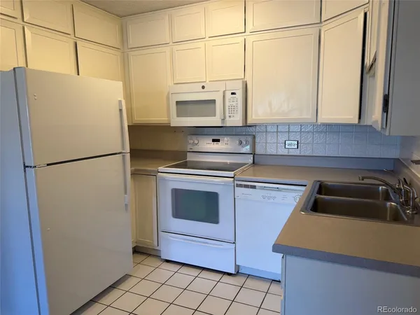$1,800 | 350 South Clinton Street, Unit 10C, Denver, CO 80247