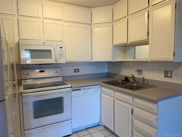 $1,800 | 350 South Clinton Street, Unit 10C, Denver, CO 80247