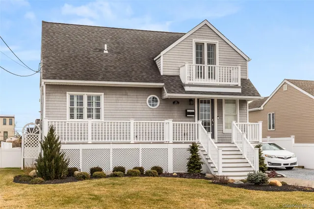 $970,000 | 20 Namkee Lane, Blue Point, NY 11715