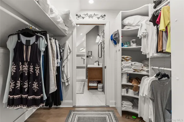 $970,000 | 20 Namkee Lane, Blue Point, NY 11715