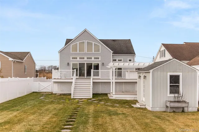 $970,000 | 20 Namkee Lane, Blue Point, NY 11715