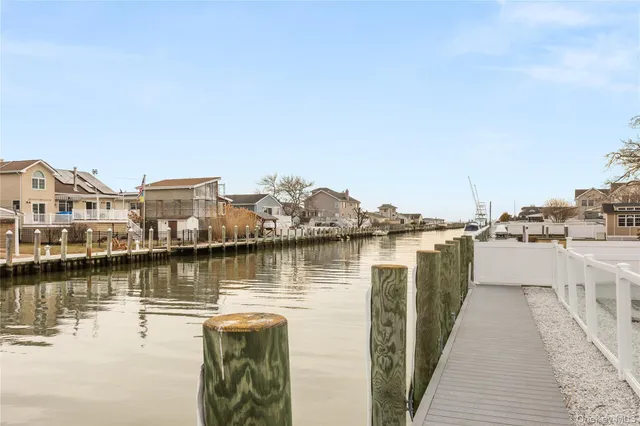 $970,000 | 20 Namkee Lane, Blue Point, NY 11715