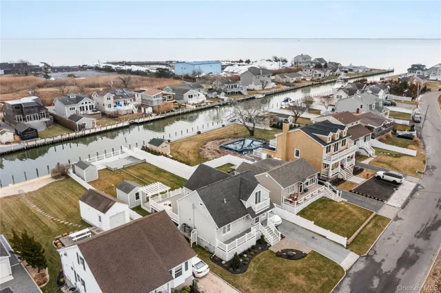 $970,000 | 20 Namkee Lane, Blue Point, NY 11715