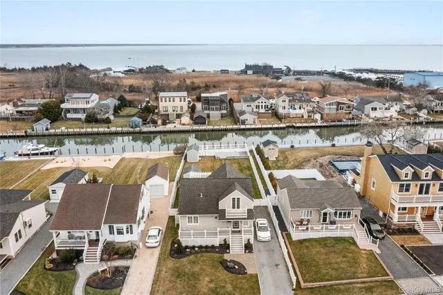 $970,000 | 20 Namkee Lane, Blue Point, NY 11715