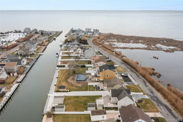 $970,000 | 20 Namkee Lane, Blue Point, NY 11715