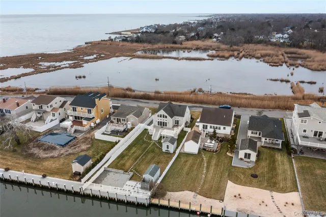 $970,000 | 20 Namkee Lane, Blue Point, NY 11715