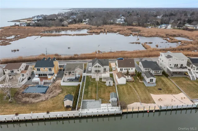 $970,000 | 20 Namkee Lane, Blue Point, NY 11715