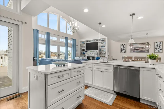 $970,000 | 20 Namkee Lane, Blue Point, NY 11715