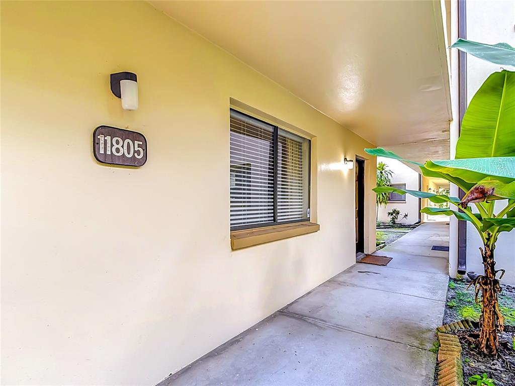 11805 Raintree Lake Lane, Unit B Temple Terrace, FL 33617 - Photo 4 of 35