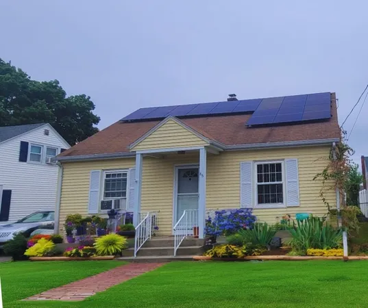 $375,000 | 66 1st Street, Pawtucket, RI 02861