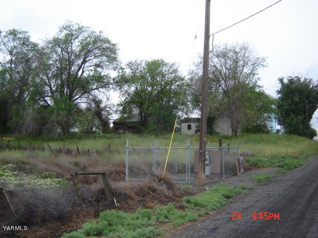 Nna Beam Road Granger, WA 98932 - Photo 1 of 3 a view of a park