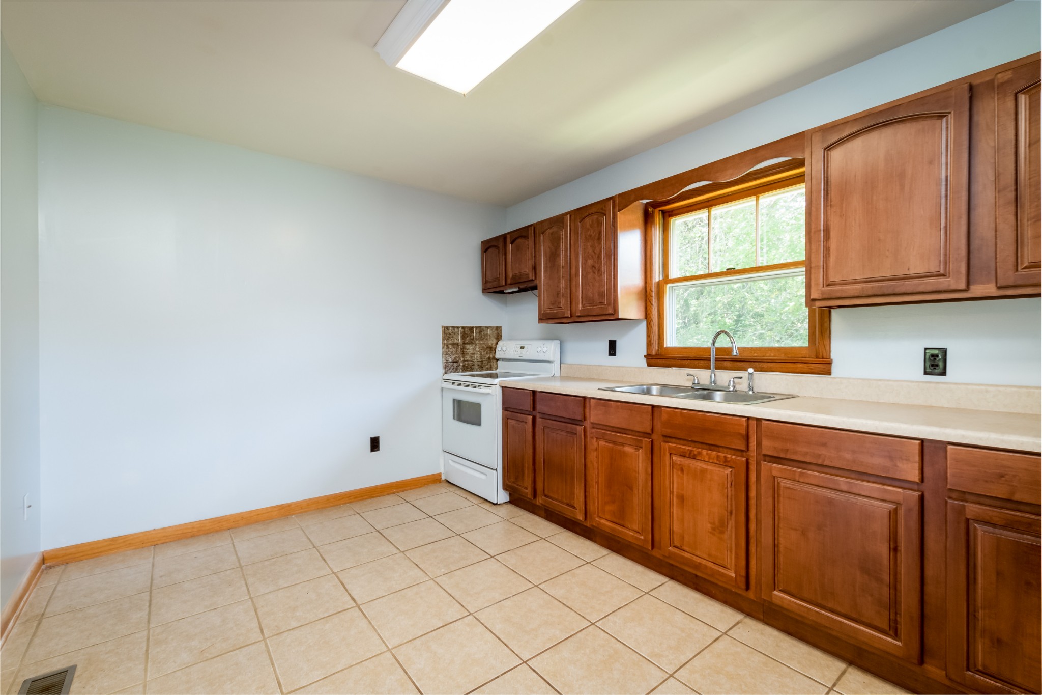 2432 Old Furnace Road Decaturville, TN 38329 - Photo 8 of 33 Gallery Image 8