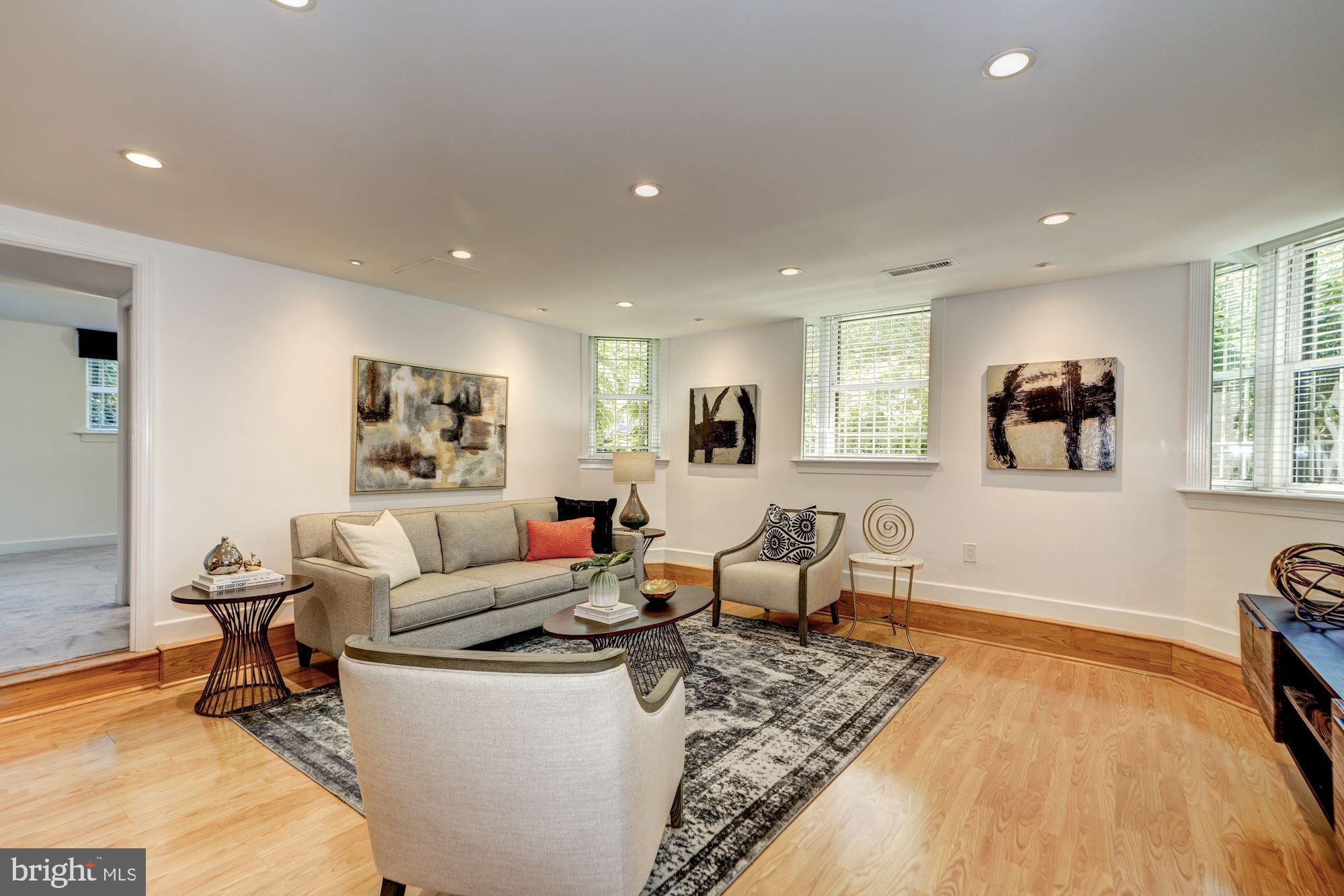2205 California Street Northwest, Unit 2 Washington, DC 20008 - Photo 5 of 26 Living Room