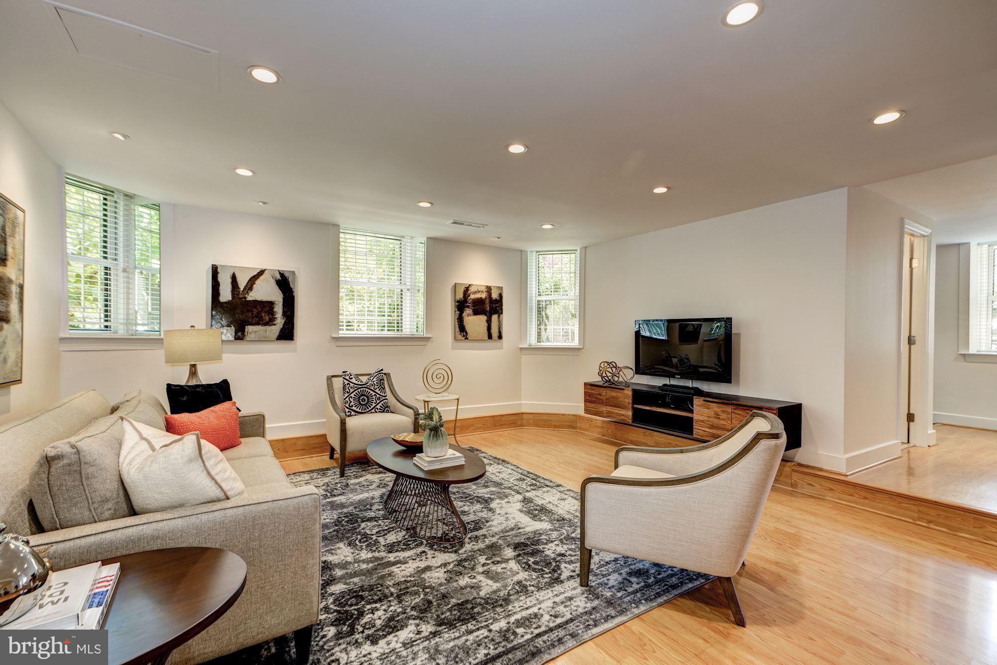 2205 California Street Northwest, Unit 2 Washington, DC 20008 - Photo 6 of 26 Living Room