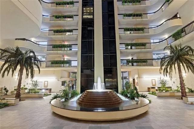 $749,500 | 2413 Bayshore Boulevard, Unit 1504, Tampa, FL 33629