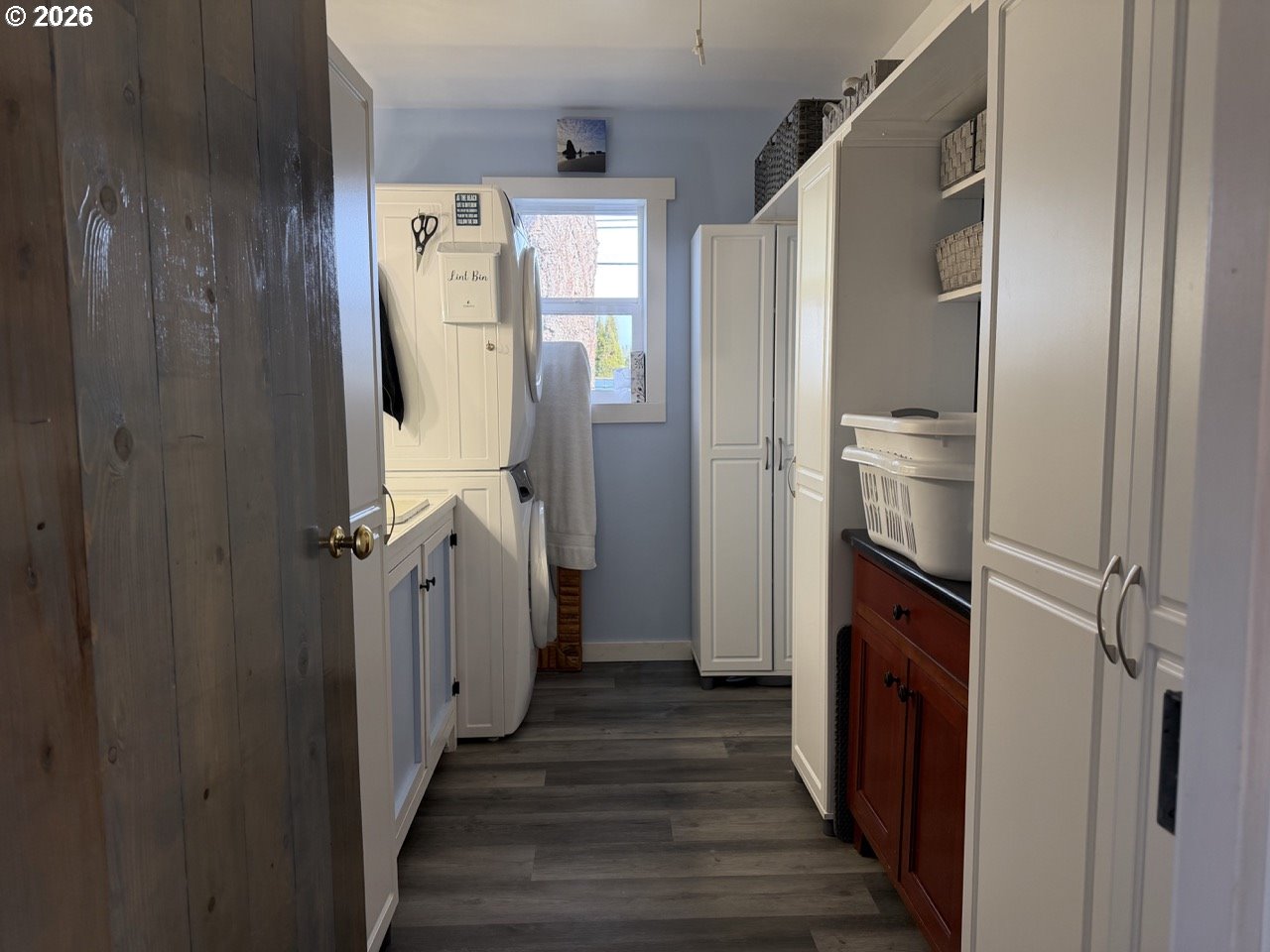 886 1st Street Southeast Bandon, OR 97411 - Photo 27 of 40 a view of a kitchen from door
