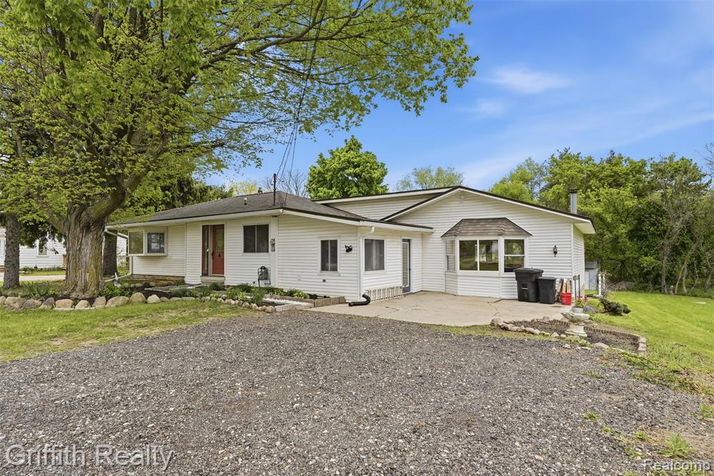 9198 Silver Lake Road Linden, MI 48451 - Photo 3 of 50 Gallery Image 3