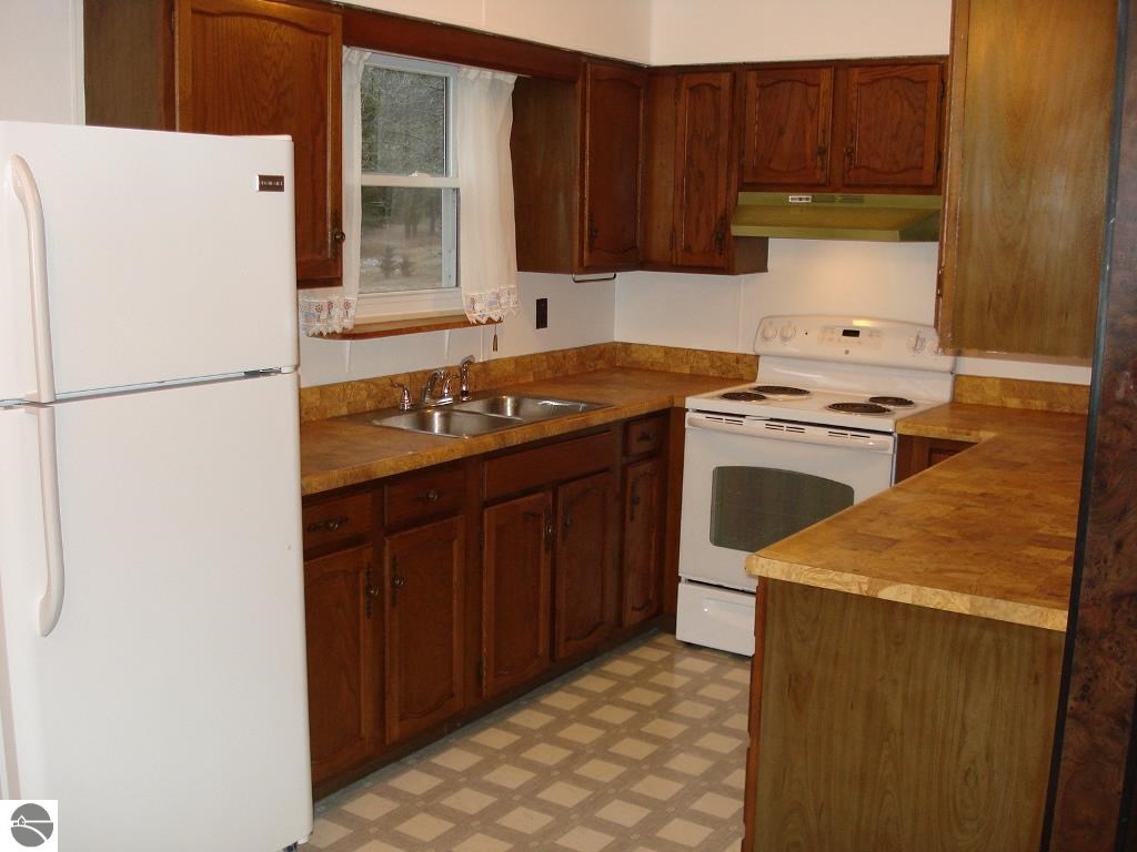 570 East North County Line Road Farwell, MI 48622 - Photo 6 of 32 1793350-5.JPG