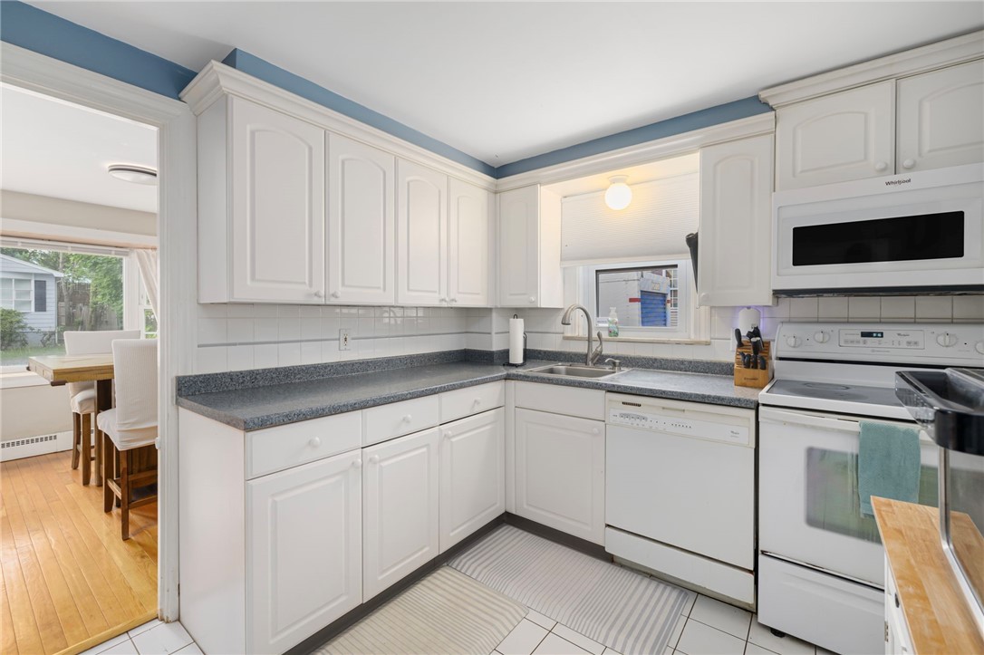11 Doane Street Cranston, RI 02910 - Photo 13 of 38