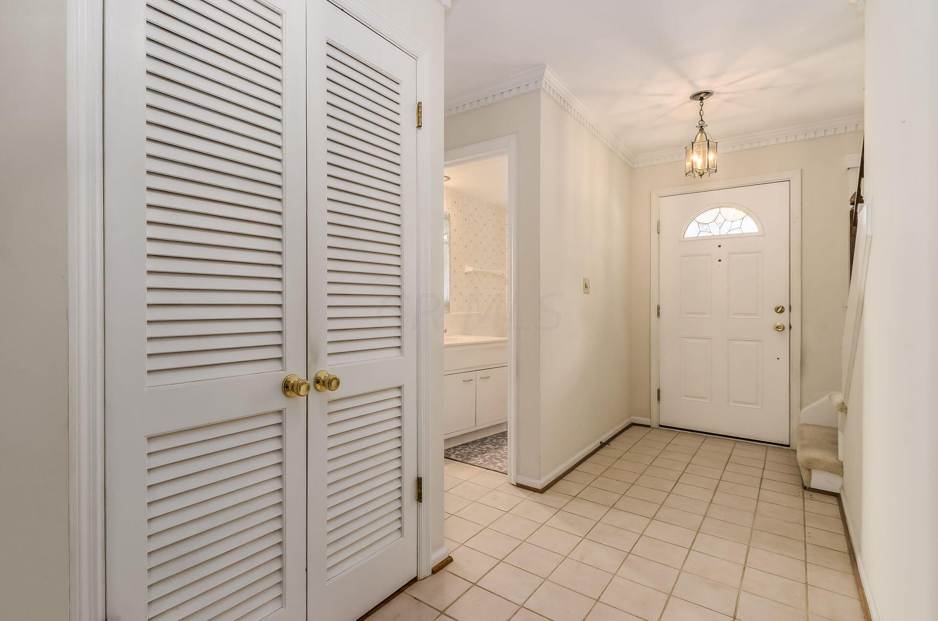 972 Lynbrook Road Columbus, OH 43235 - Photo 9 of 58 010_30b9_L 972 Lynbrook Rd079