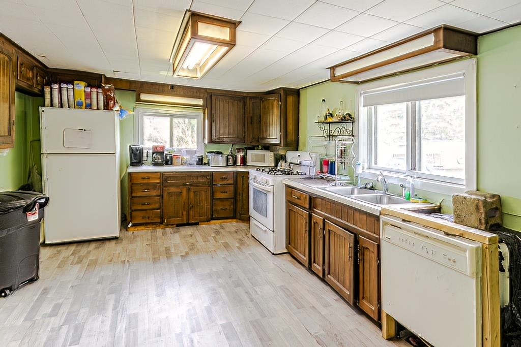 700 Anchor Street Gladwin, MI 48624 - Photo 2 of 10