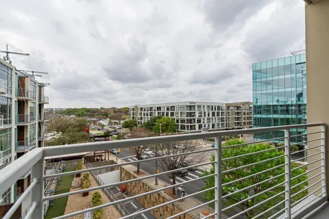 $825,000 | 210 Lee Barton Drive, Unit 517, Austin, TX 78704