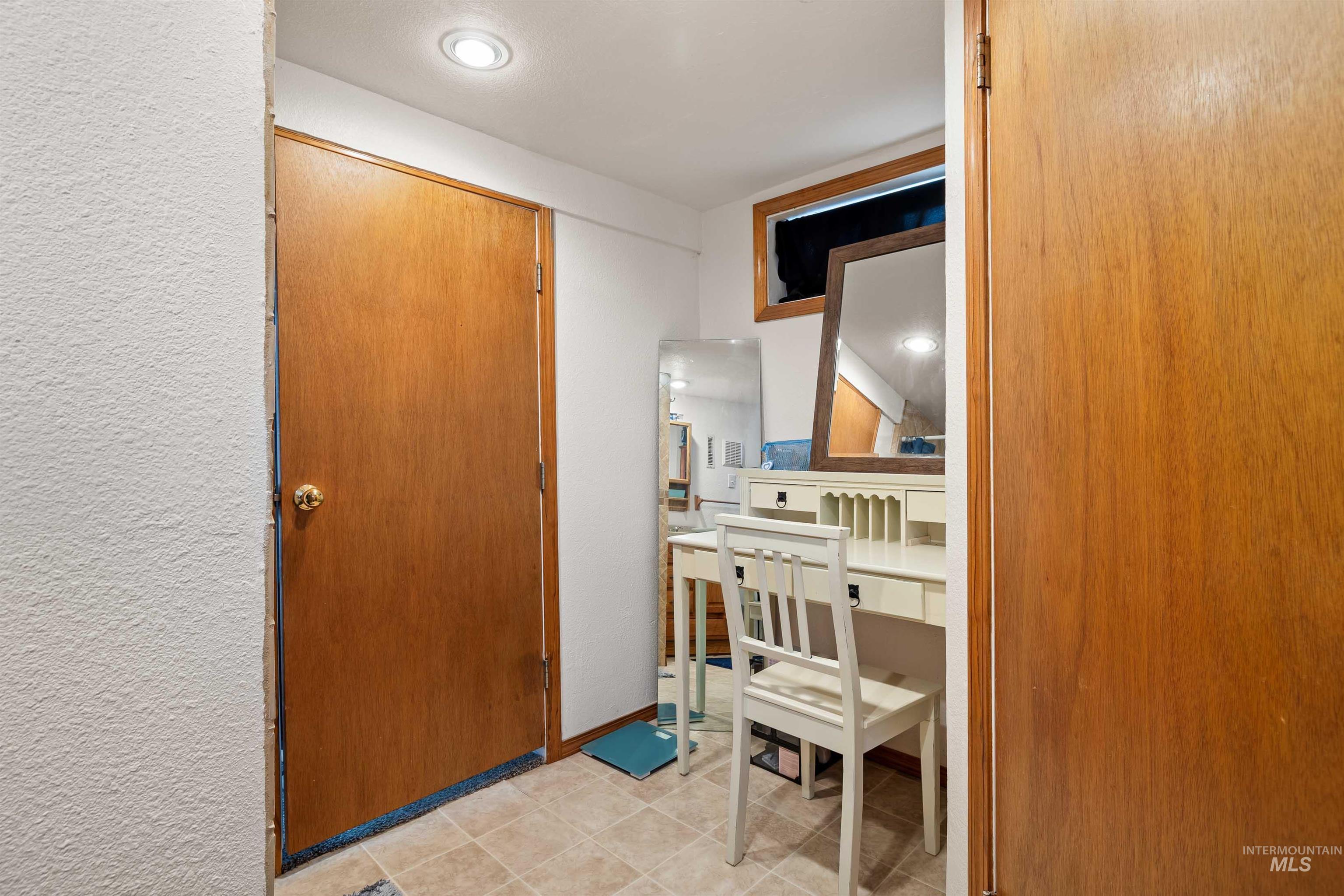 753 Ash Street Twin Falls, ID 83301 - Photo 13 of 25 Foyer entrance featuring recessed lighting and a textured wall