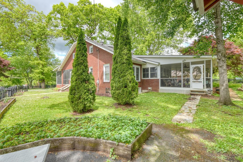 32 Aquone Road Andrews, NC 28901 - Photo 3 of 73