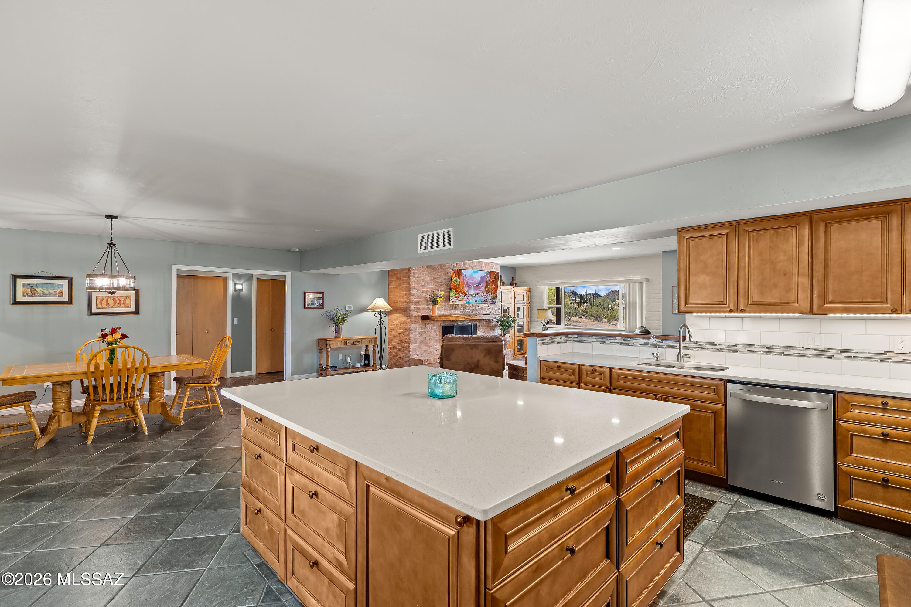 7005 North Wade Road Tucson, AZ 85743 - Photo 11 of 50 Kitchen