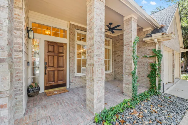 $500,000 | 35 Valley Mead Place, The Woodlands, TX 77384