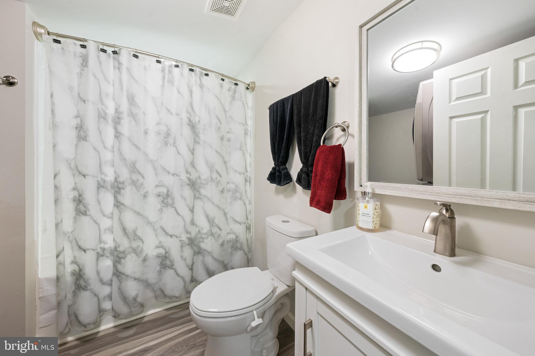 42983 St Johns Road Hollywood, MD 20636 - Photo 17 of 20 Main level Hall Bath