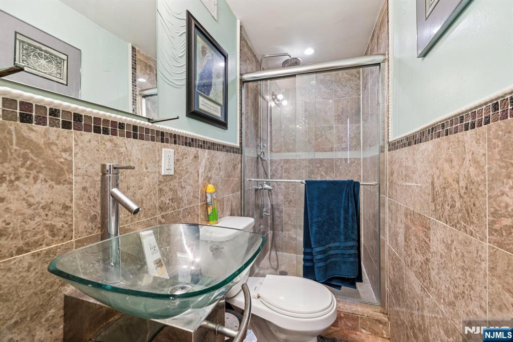 28 Scheerer Avenue Newark, NJ 07112 - Photo 28 of 39 a bathroom with a toilet a sink and shower