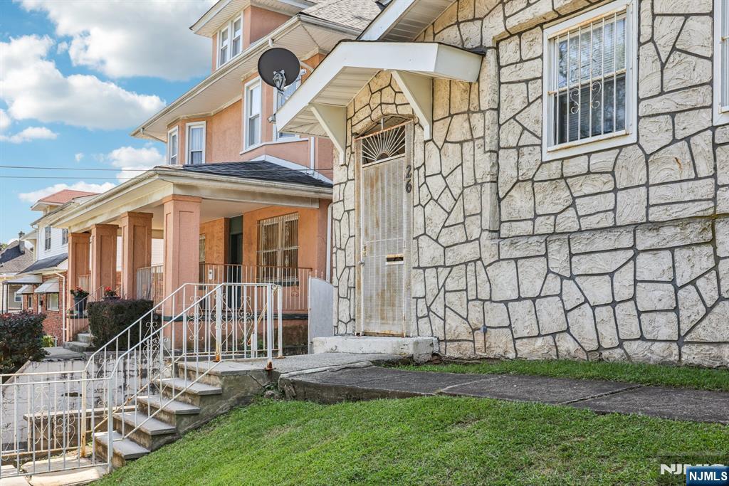 28 Scheerer Avenue Newark, NJ 07112 - Photo 5 of 39