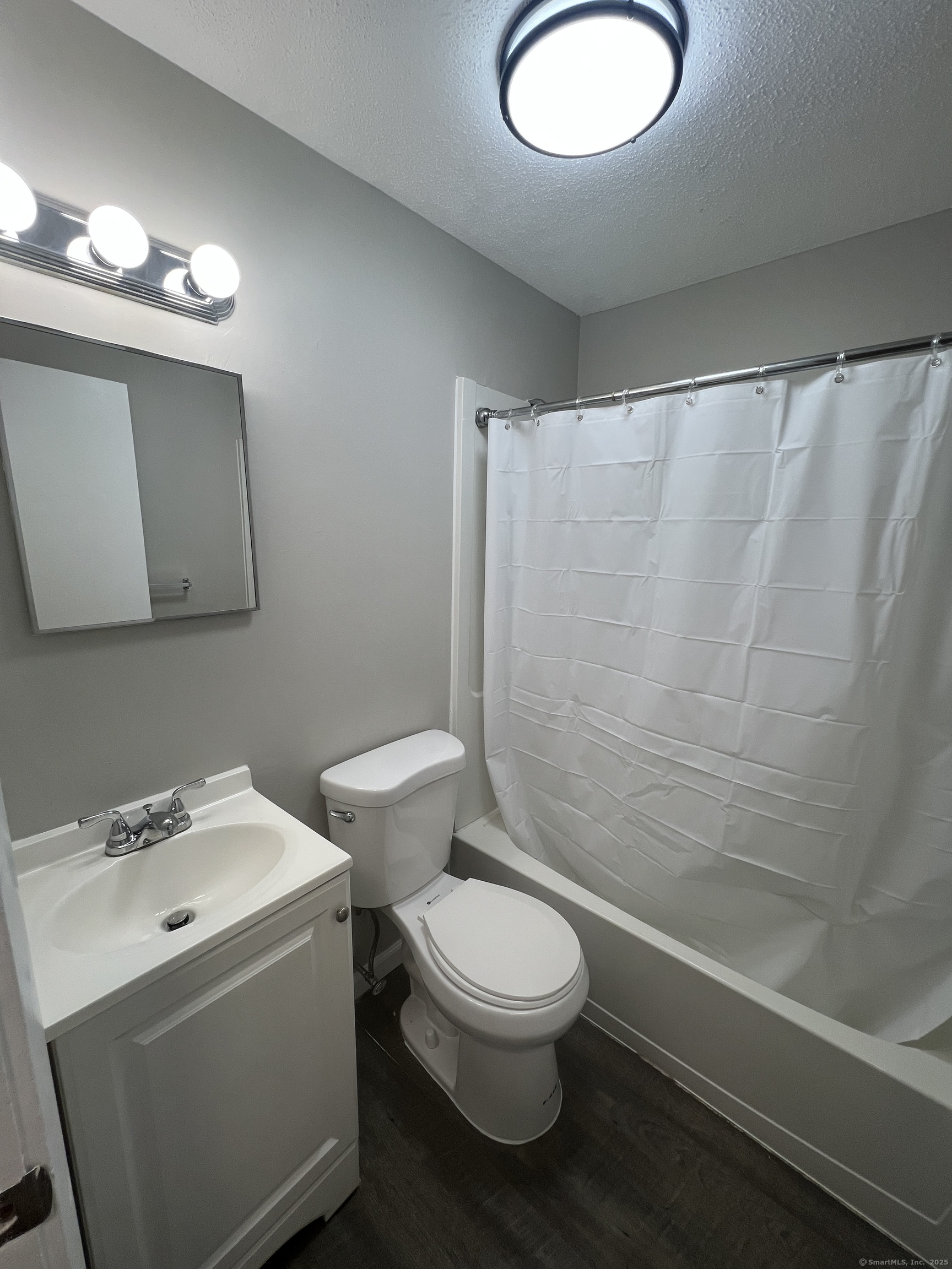 119 Frederick Street, Unit 2R New Haven, CT 06515 - Photo 6 of 14 a bathroom with a toilet a sink and bathtub