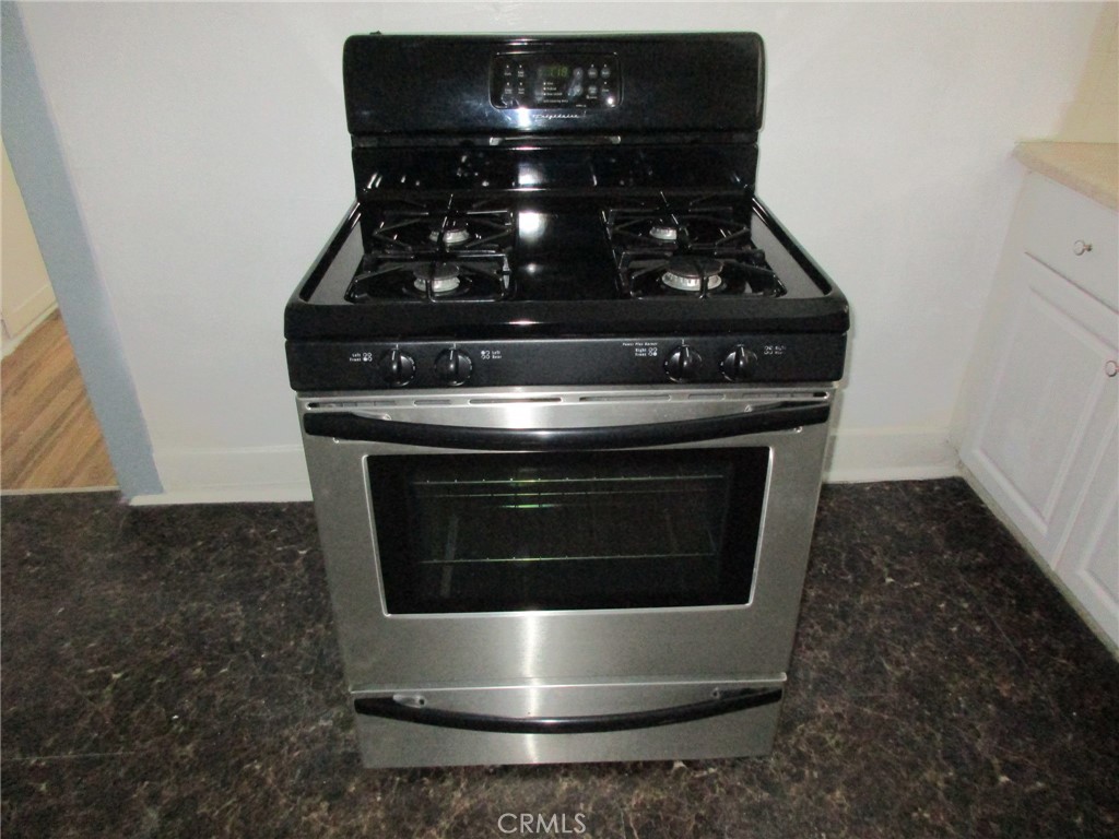 3076 Lemon Street Riverside, CA 92501 - Photo 7 of 28 3074 - OVEN