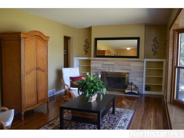 1414 Skyline Road Eagan, MN 55121 - Photo 3 of 18 Gallery Image 3