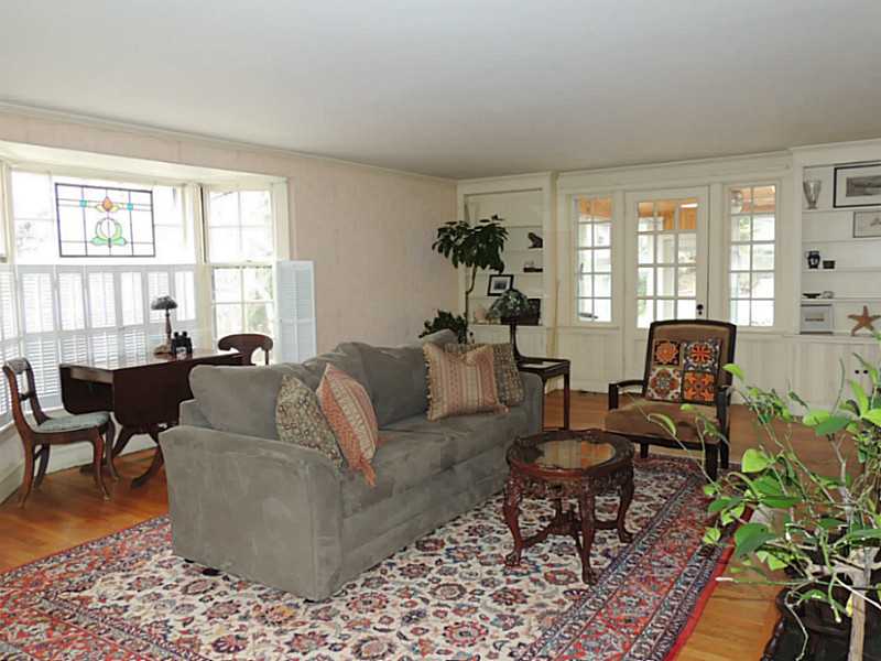 45 Aberdeen Road East Providence, RI 02915 - Photo 4 of 14 Living Room.