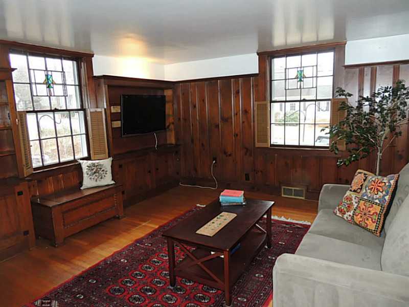 45 Aberdeen Road East Providence, RI 02915 - Photo 7 of 14 Studio/Study/Office. The downstairs study or an additional bedroom.