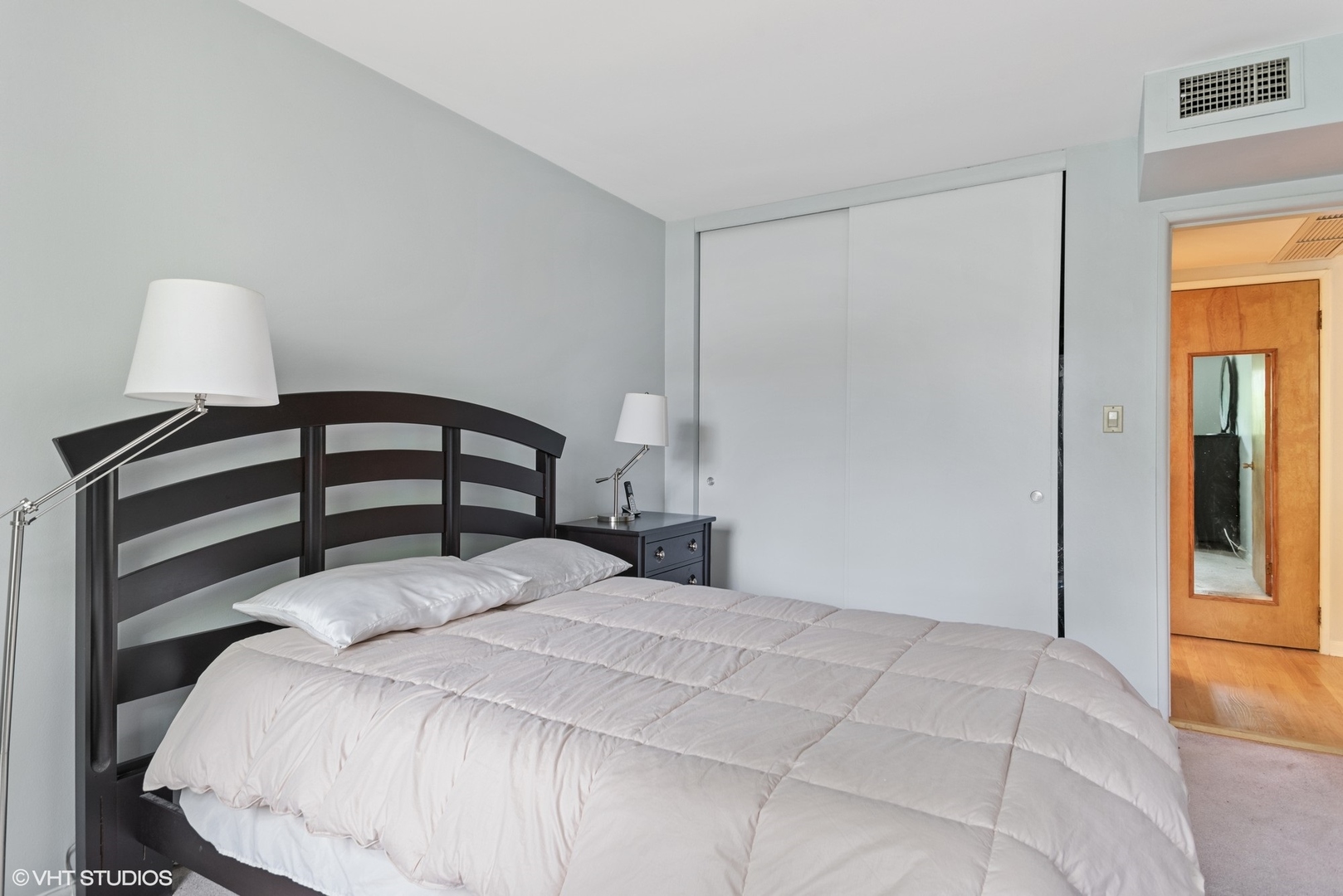 737 Ridge Avenue, Unit 1L Evanston, IL 60202 - Photo 8 of 14 a bedroom with a bed and a window