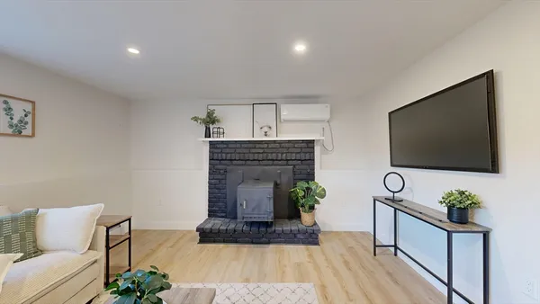 $615,000 | 7 Woodlawn Drive, Sturbridge, MA 01566