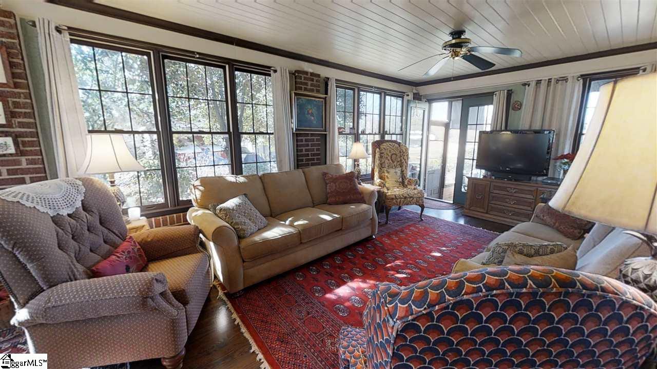 265 Willis Road Taylors, SC 29687 - Photo 2 of 34