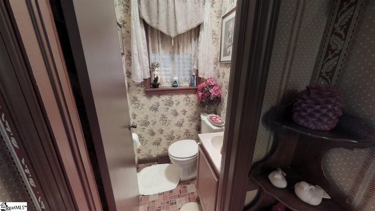 265 Willis Road Taylors, SC 29687 - Photo 17 of 34