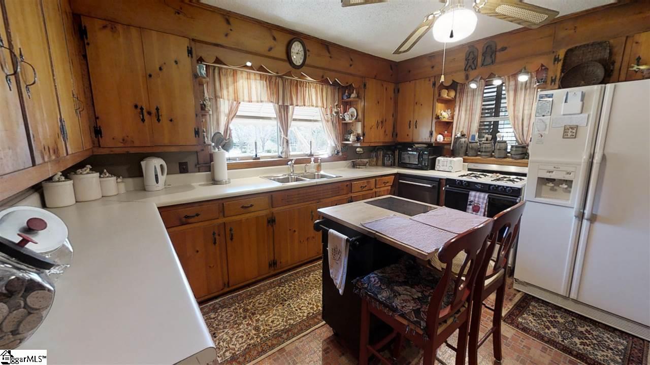 265 Willis Road Taylors, SC 29687 - Photo 5 of 34